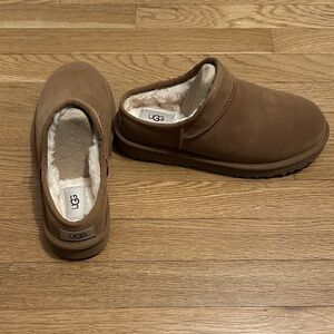 UGG Women's Classic Slippers in Cognac